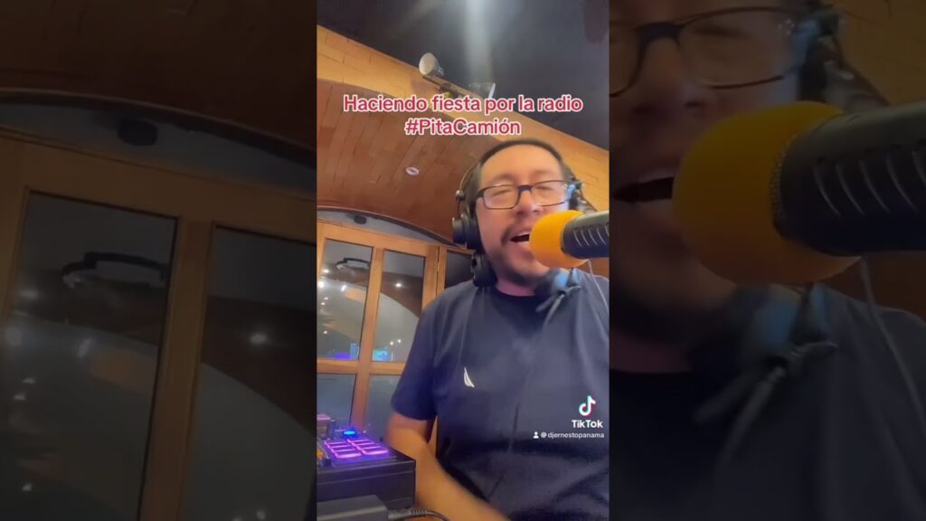 ERNESTO PANAMA HACIENDO FIESTA POR LA RADIO